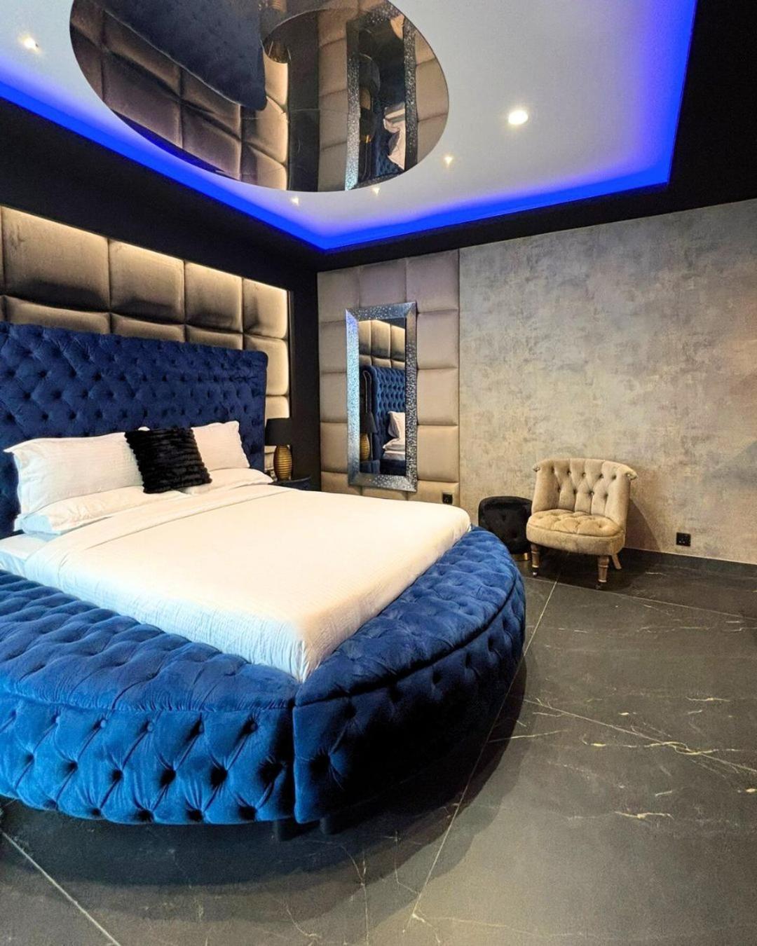 Hotel Damare & *