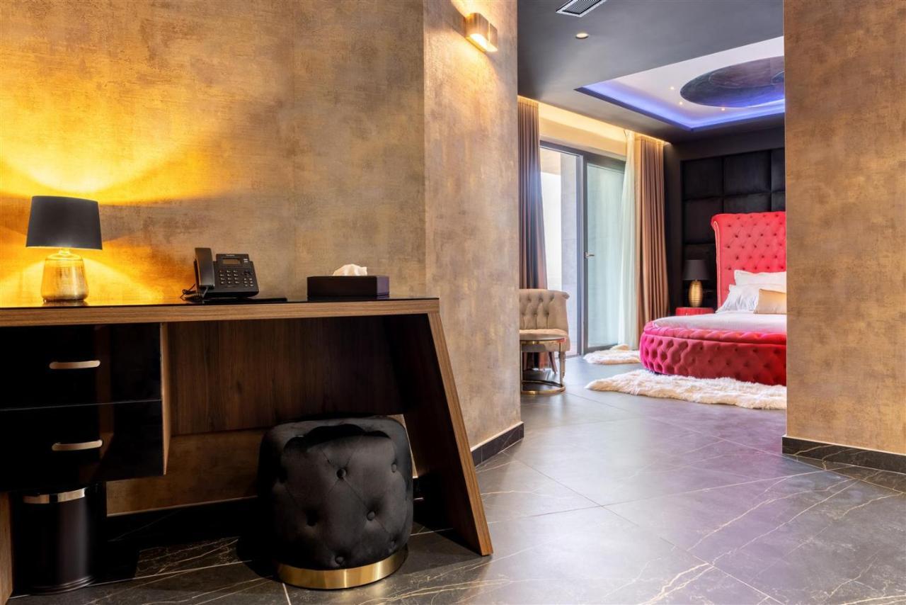 Damare & Hotel