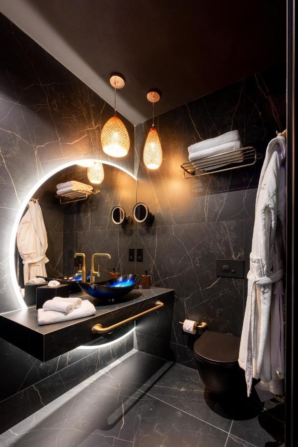 Damare & Hotel *