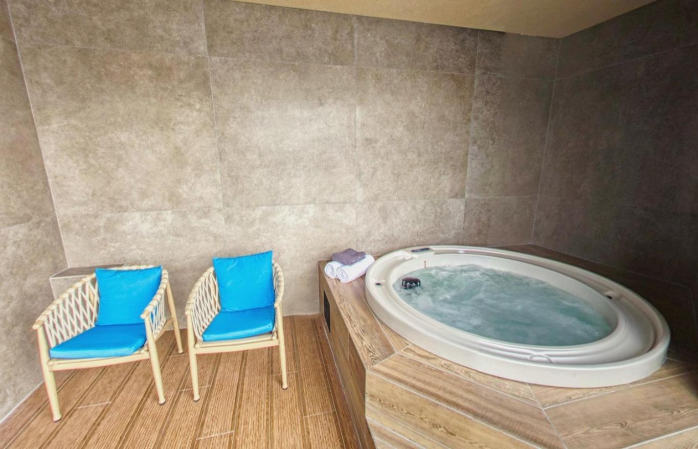 Hotel Damare &